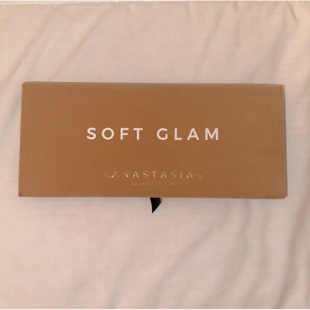 Anastasia Beverly Hills Soft Glam Palette